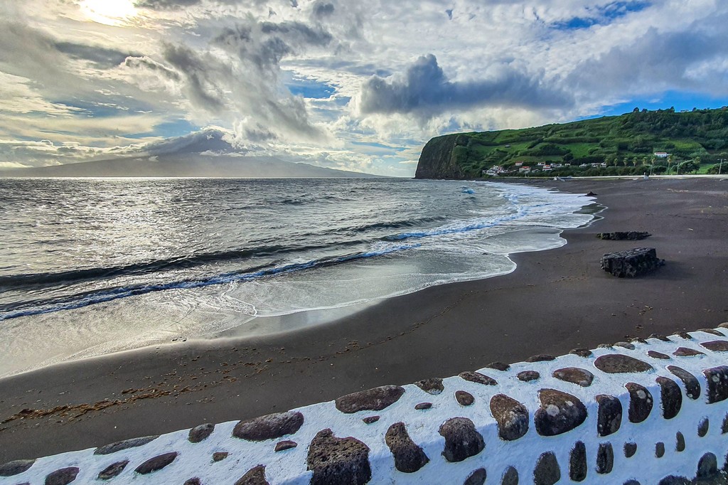 10 luoghi da non perdere a Faial mare con vulcano