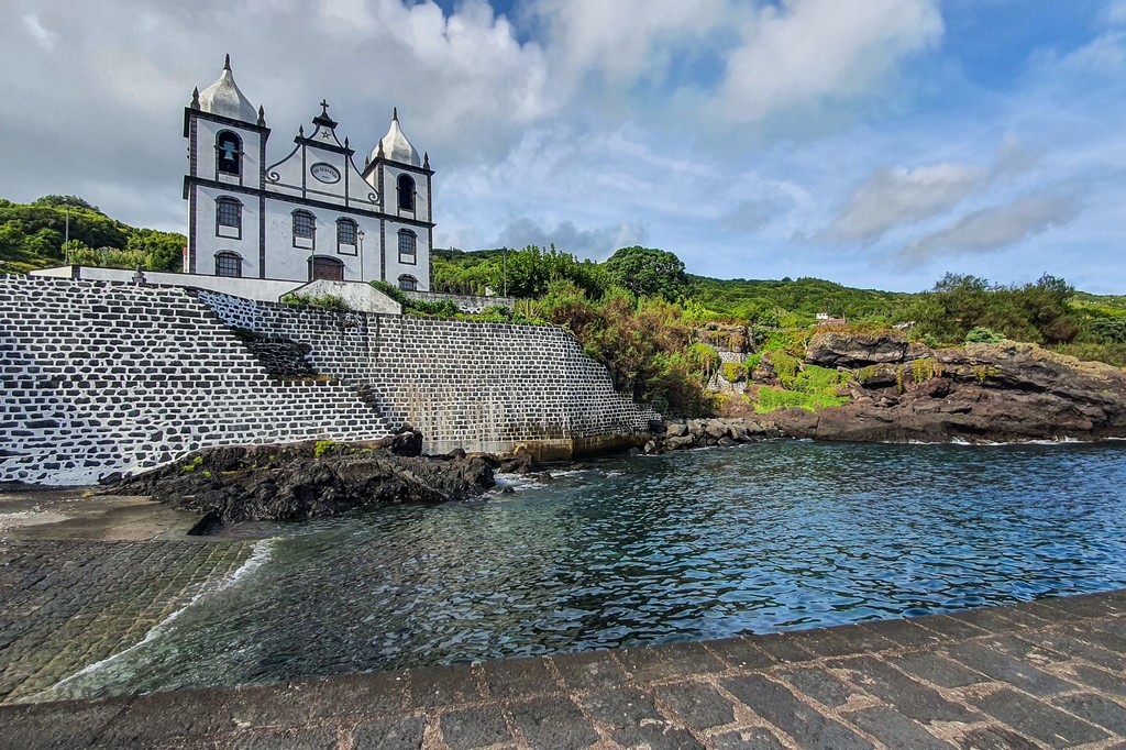 Cosa vedere a Pico chiesa sul porto