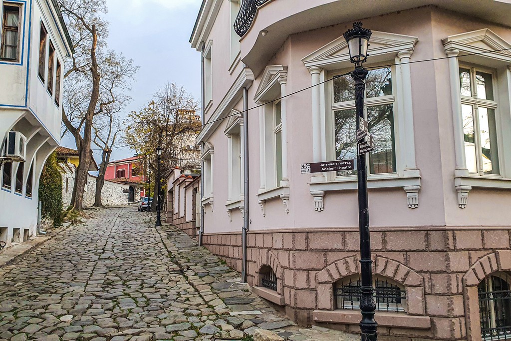 Cosa vedere a Plovdiv in un giorno strada acciottolata