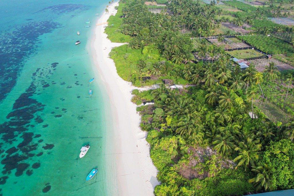 Maldive a Thoddoo isola dal drone