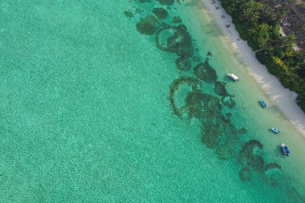 Maldive a Thoddoo vista dal drone