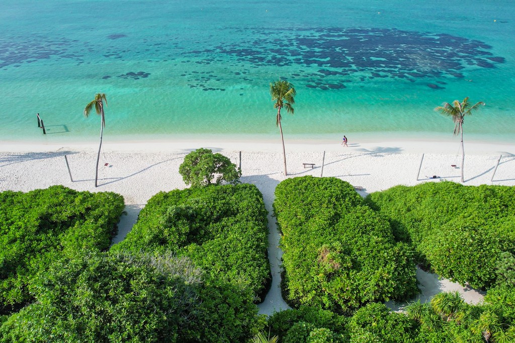 spiaggia dal drone