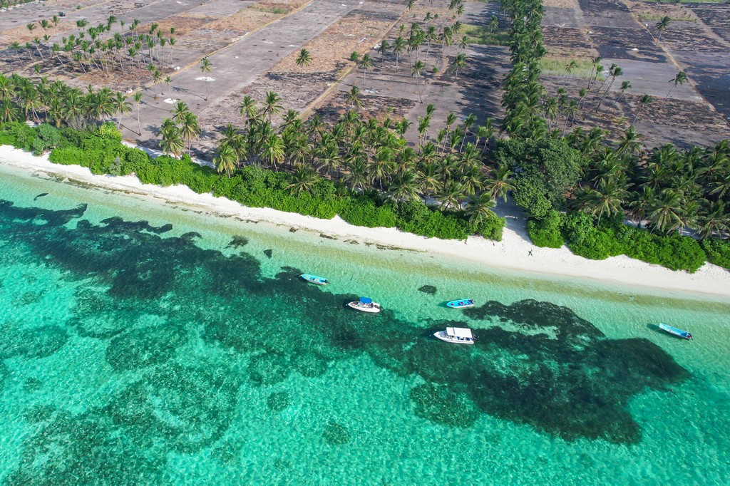 spiaggia dal drone