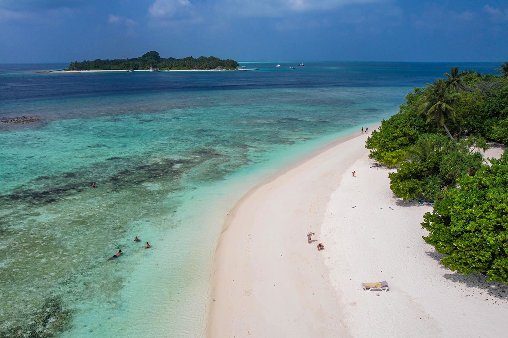 Maldive fai da te a Rasdhoo spiaggia dall'alto
