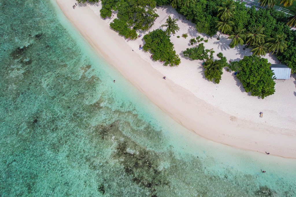 Maldive fai da te a Rasdhoo spiaggia dal drone