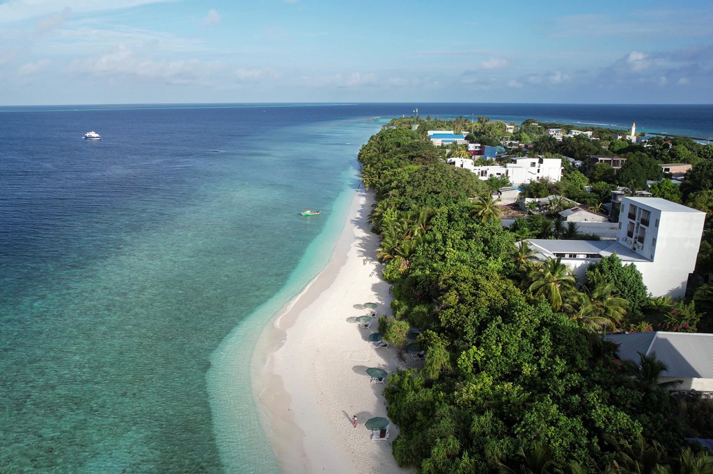 Maldive a Ukulhas vista della spiaggia dall'alto