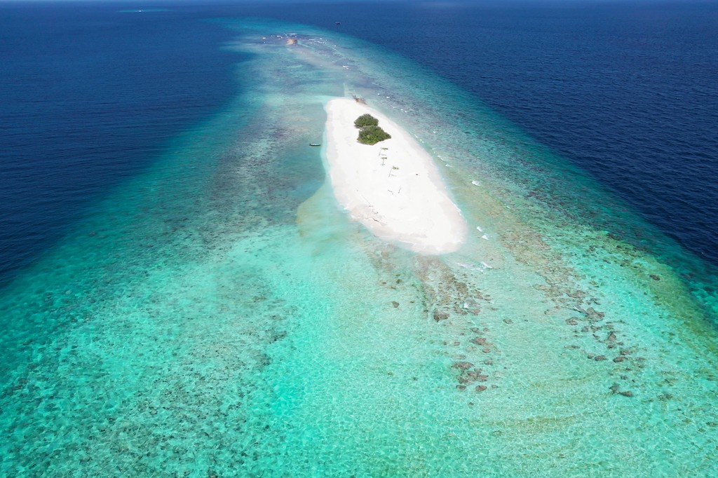 Maldive a Ukulhas isola deserta
