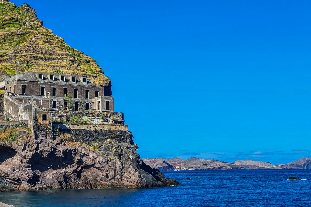 10 luoghi da non perdere a Madeira castello sulla scogliera