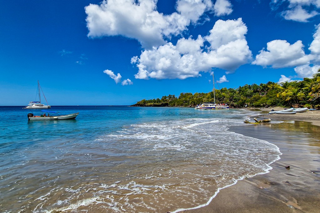 migliori spiagge di Saint Lucia spiaggia con barca