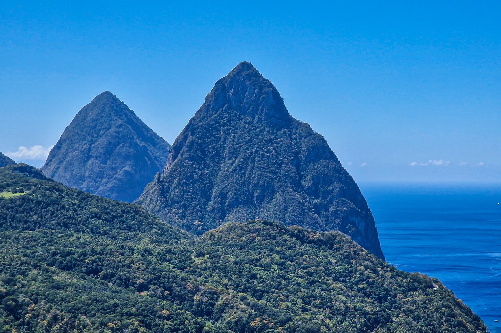 Come organizzare un viaggio a Saint Lucia picchi montuosi