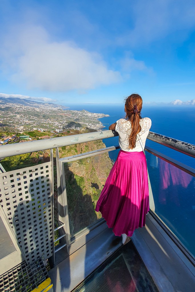 luoghi più instagrammabili di Madeira ragazza con balcone