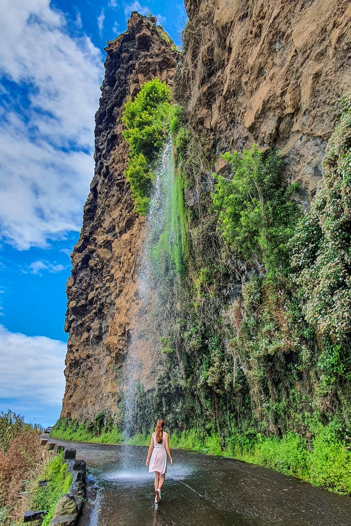 cascata sulla strada