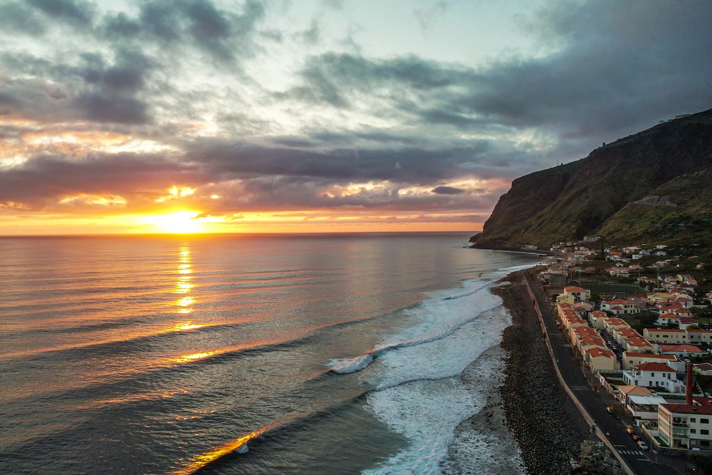 10 luoghi da non perdere a Madeira tramonto sul mare