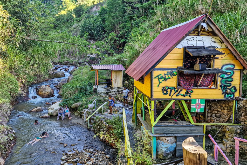 Wotten Waven sorgenti termali a Dominica sorgente termale