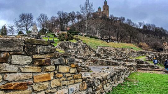 una settimana in bulgaria fortezza medievale in pietra
